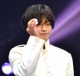 �������l�A�����X�[�c�őu�₩�X�}�C�� �剉��w���̂悤�Ȗl�̗��l�x���A�s�[�� 