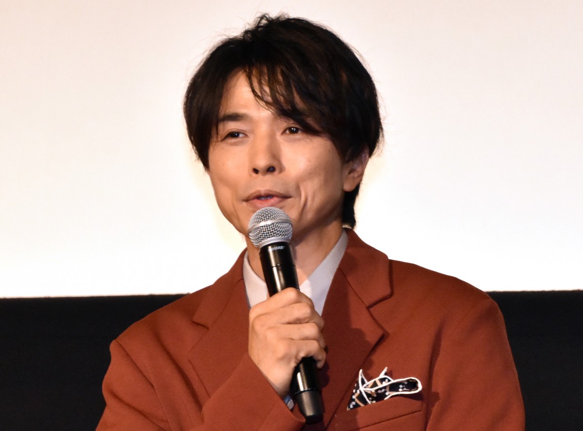井ノ原快彦、V6解散後の心境明かす「卒業しても離れ離れでも存在は残っ