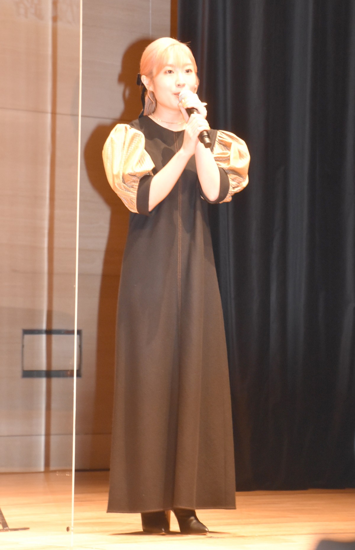 降幡愛 降幡愛、ピンク髪でシックな黒ワンピ 初の映画主題歌に感慨「命を削って歌を届けたつもり」 | ORICON NEWS