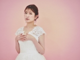 吉田朱里、卒業後初の純白ドレス 