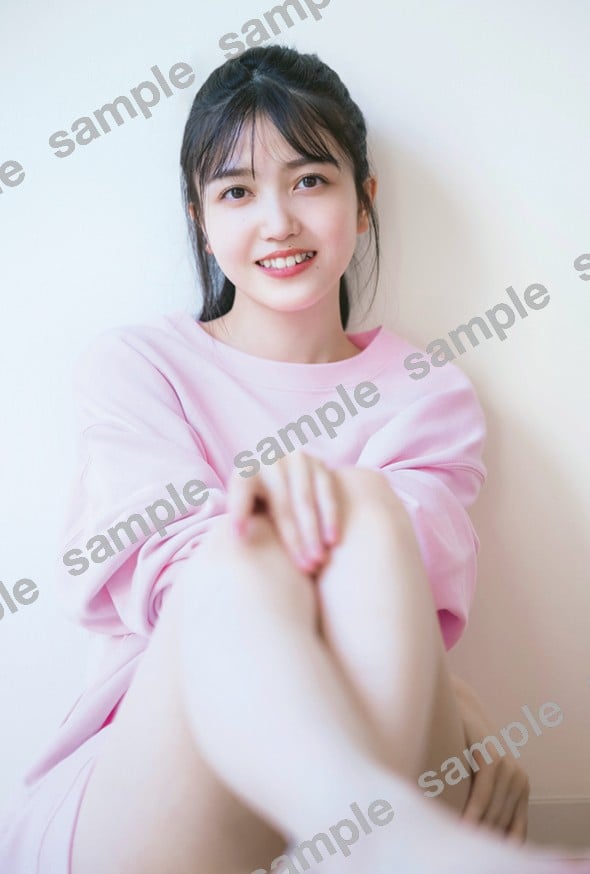 画像・写真 | 乃木坂46久保史緒里、4パターンの多彩な表情で魅了 『WHITE graph』特典画像を解禁 2枚目 | ORICON NEWS