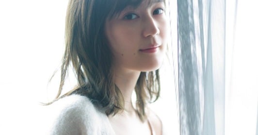 生田絵梨花、ボディラインあらわな幻想的ショット公開【卒業記念本先行