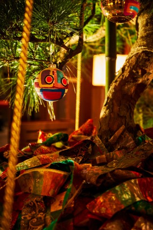 アンダーズ 東京のクリスマスツリー「WA-YO Fusion Christmas Tree」 