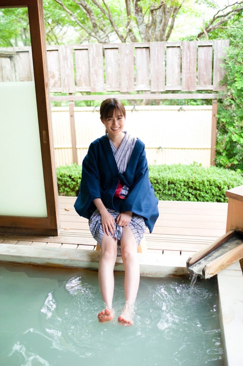画像・写真 | 生田絵梨花“卒業旅行”の温泉でリラックス 輝く美肌あらわ