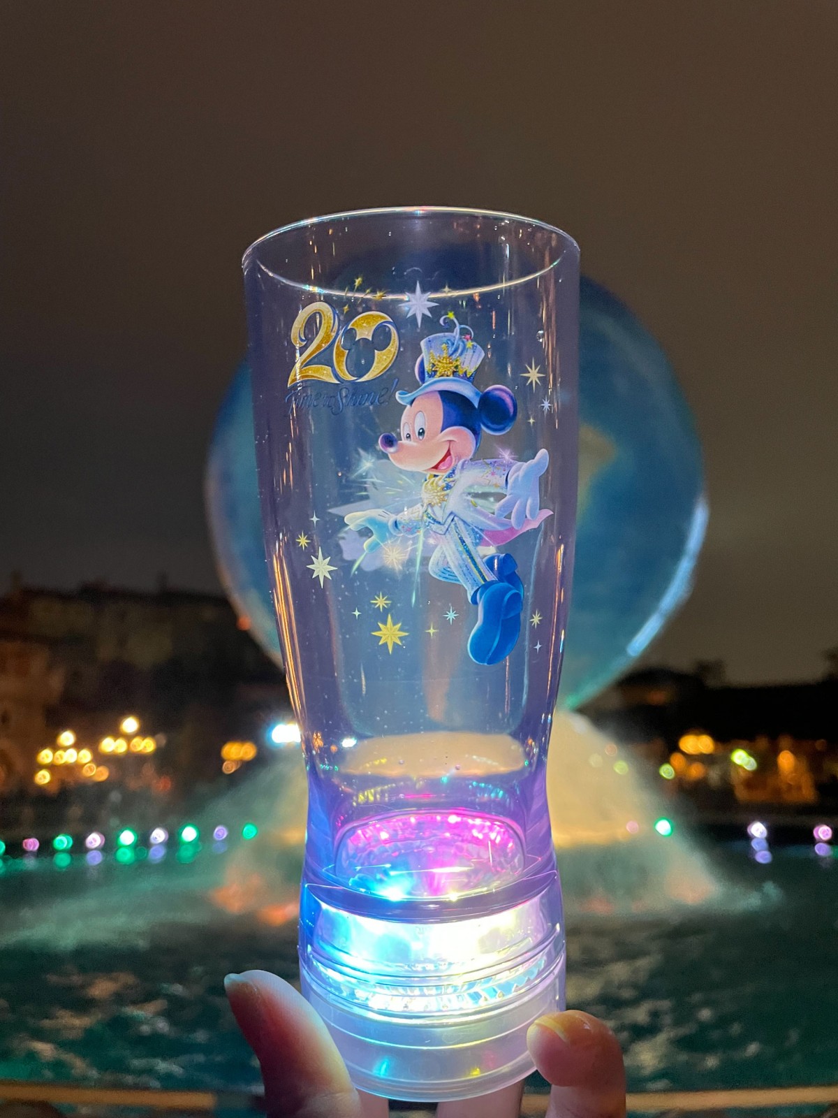 ディズニー　チュロス 青く輝く”チュロスにパーク初の“ミッキー型ドーナツ” ディズニー