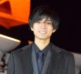 �L���v���i�����A���̓����^���[�Ɋ��� �^������̌i�F�Ɂu�X�J�[�g�̒��`���Ă�݂����v 