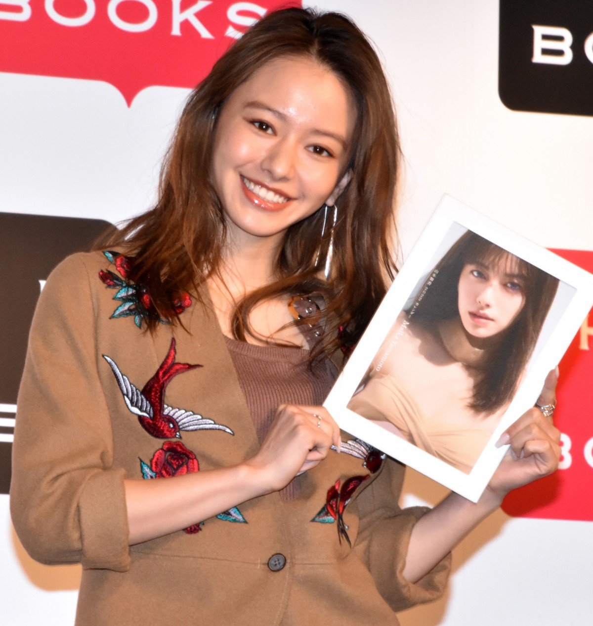 画像・写真 | 山本舞香「男性に近づかれない…」新作カレンダーで“色気”アピール 2枚目 | ORICON NEWS