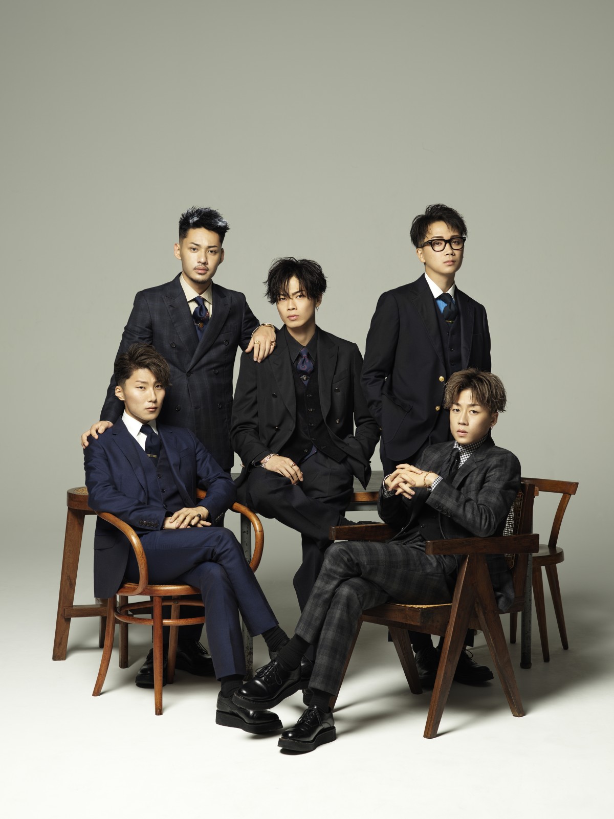 コムドット写真集、累計発行部数が30万部突破【記念新カット公開