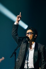 今井翼、故郷・藤沢で“愛と感謝込めた”クリスマスライブ ファン1200人を幸せで包む | ORICON NEWS