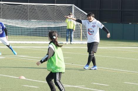矢部浩之 子供たちの笑顔が見られた やべっちcup でサッカー教室 エキシビジョンマッチも Oricon News