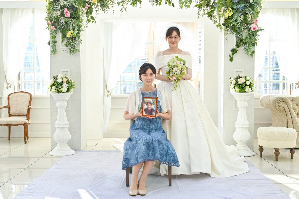 綾瀬はるか『義母と娘のブルース』亜希子のウエディングドレス姿を初公開 | ORICON NEWS