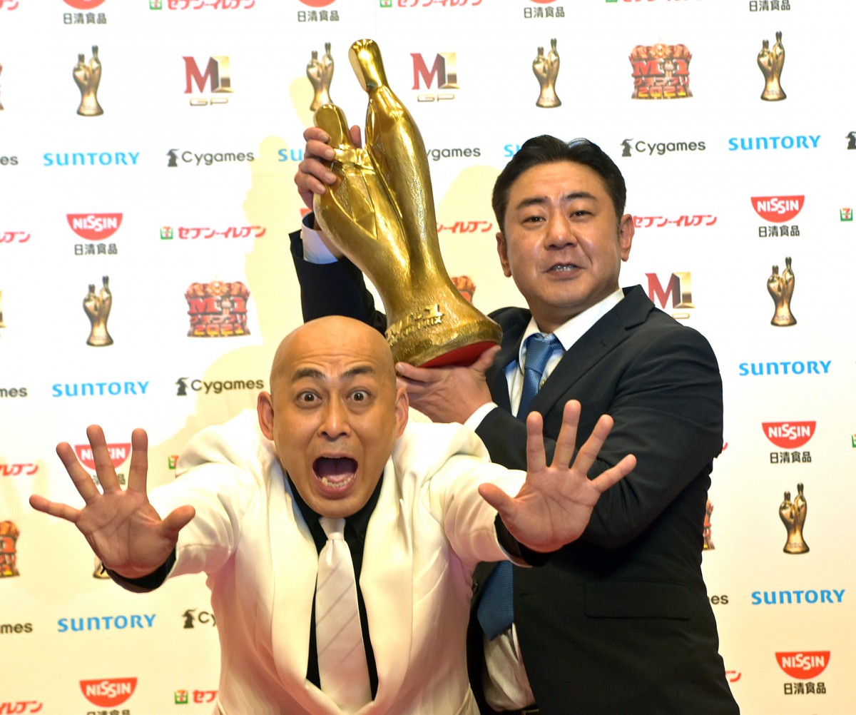 錦鯉『M-1』優勝でSMA“お笑い賞レース3冠”達成の快挙 バイきんぐ・ザコシ・アキラ100％に次ぐ王者 | ORICON NEWS