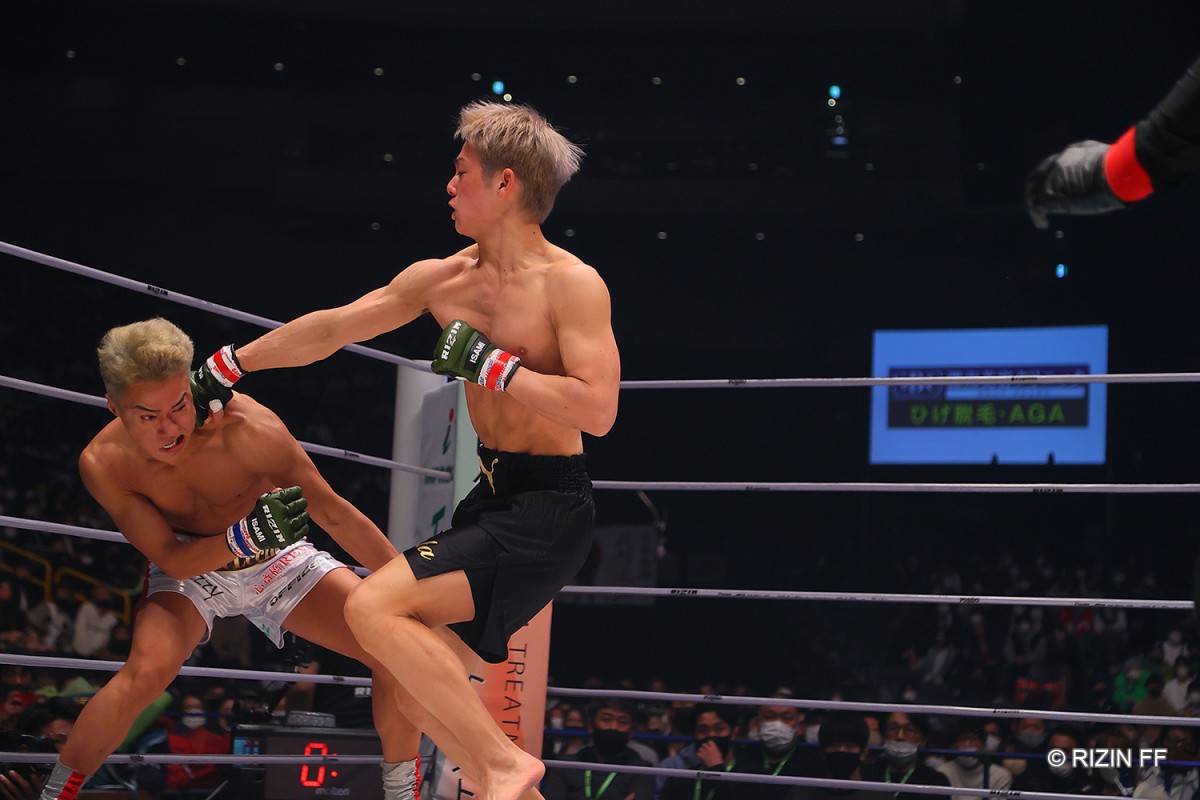 RIZIN】KINGカズ次男・三浦孝太、格闘技デビュー戦で見事勝利 父親張りのサッカーボールキックでTKO！ | ORICON NEWS