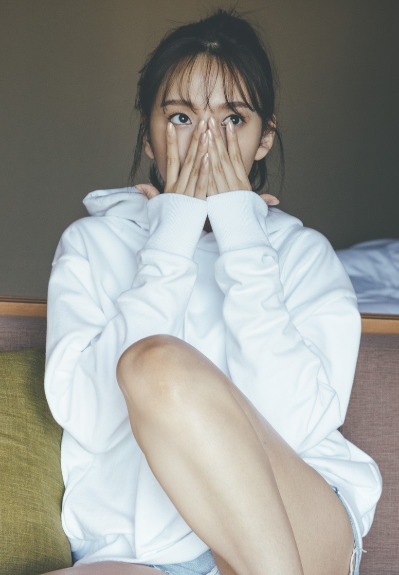 画像・写真 | 乃木坂46新内眞衣、自身セレクトの写真集“裏表紙”公開