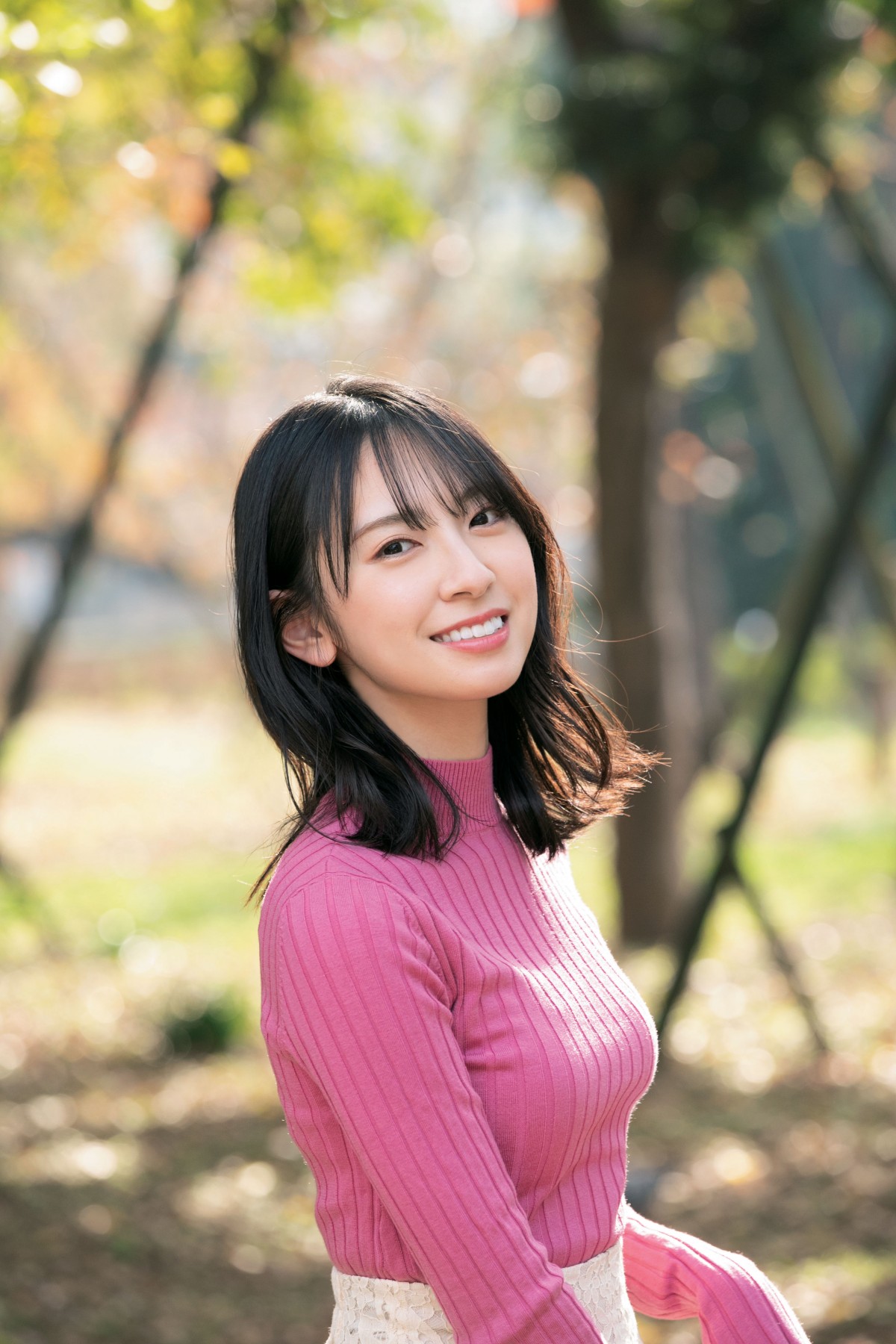 日向坂46金村美玖、キュートな笑顔＆肌見せスタイルで2022年を華やかに