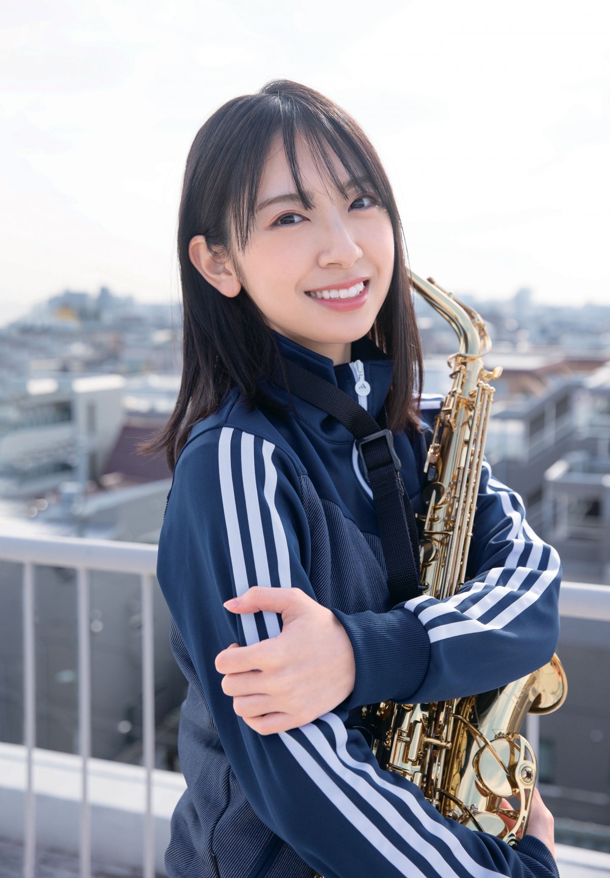 日向坂46金村美玖、キュートな笑顔＆肌見せスタイルで2022年を華やかに