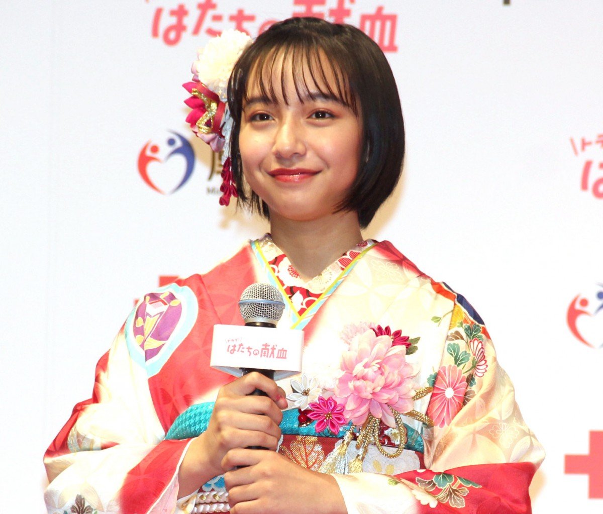 20歳・山之内すず、鮮やかな振袖姿で決意 今年の抱負は“守”「幸せを