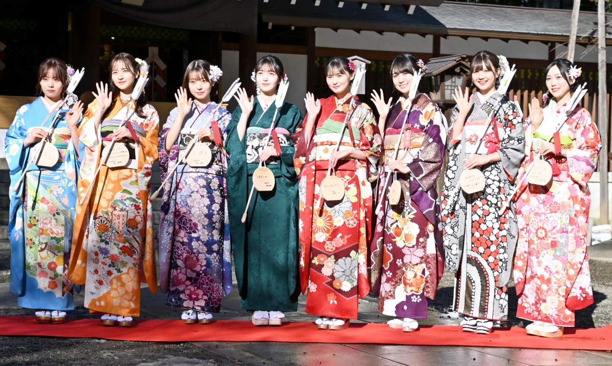 賀喜遥香　直筆サイン入り生写真　成人式　乃木坂46 Amazon.co.jp: 乃木坂46 賀喜遥香 初期 直筆サイン入り 生写真