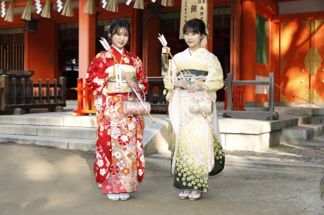福岡・住吉神社にて成人式を迎えたHKT48の“なこみく”こと矢吹奈子(左)&田中美久(C)Mercury 