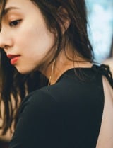 乃木坂46新内眞衣、写真集発売記念でパネル展開催 店舗別にテーマ＆未