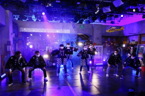 『おかべろ生放送 トミーズ＆千鳥＆天然素材 ぶっちゃけ大新年会SP』の様子（C）カンテレ 