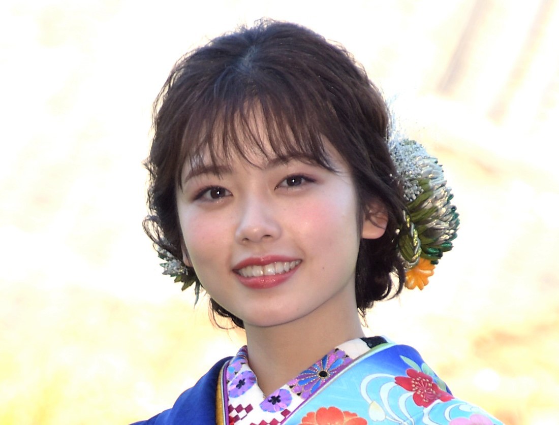 小芝風花、胸元チラリなドレス姿「色っぽい」「綺麗。恋に落ちた」 | ORICON NEWS