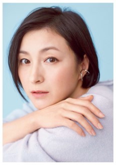 広末涼子、デコルテあらわな“大胆美ボディ”公開に「綺麗すぎてびっくり