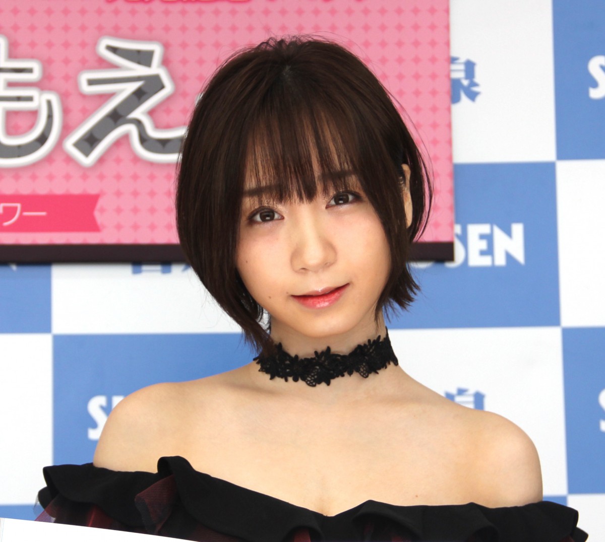 顔出し　露出　首輪 