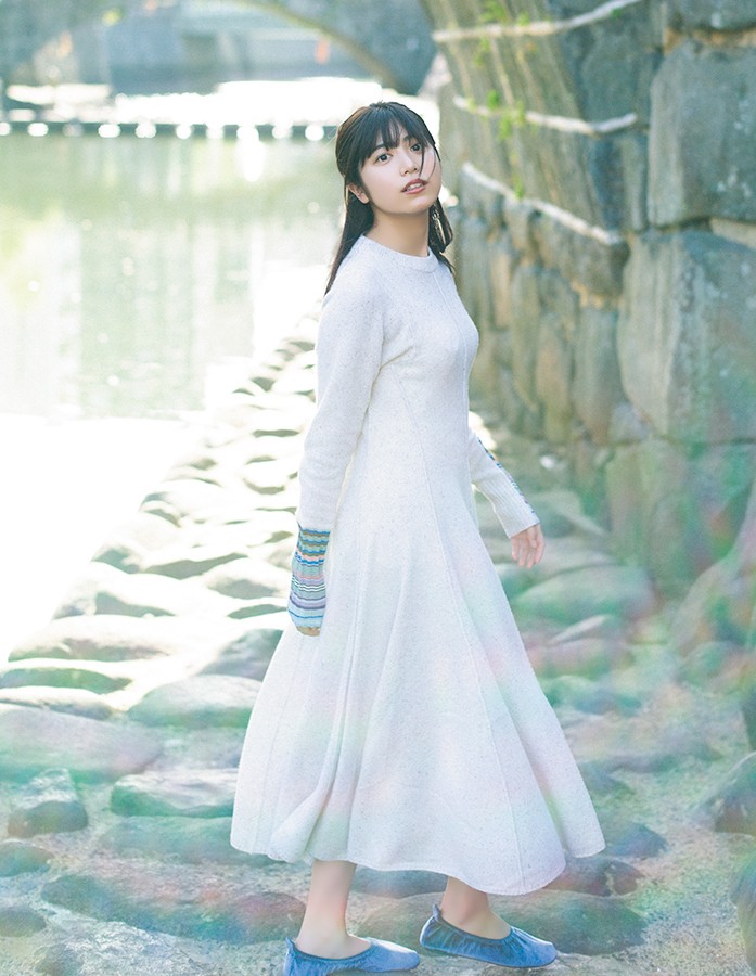 吉田莉桜、2nd写真集タイトル決定 「少女からオトナ」誌面カット