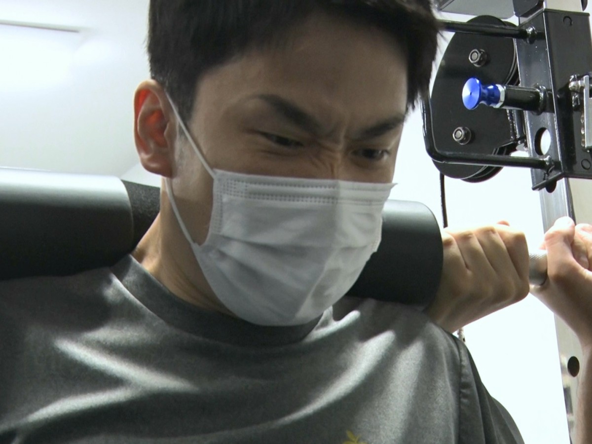 かまいたち濱家、ガチのジム通い＆全身脱毛も “細マッチョ”披露した