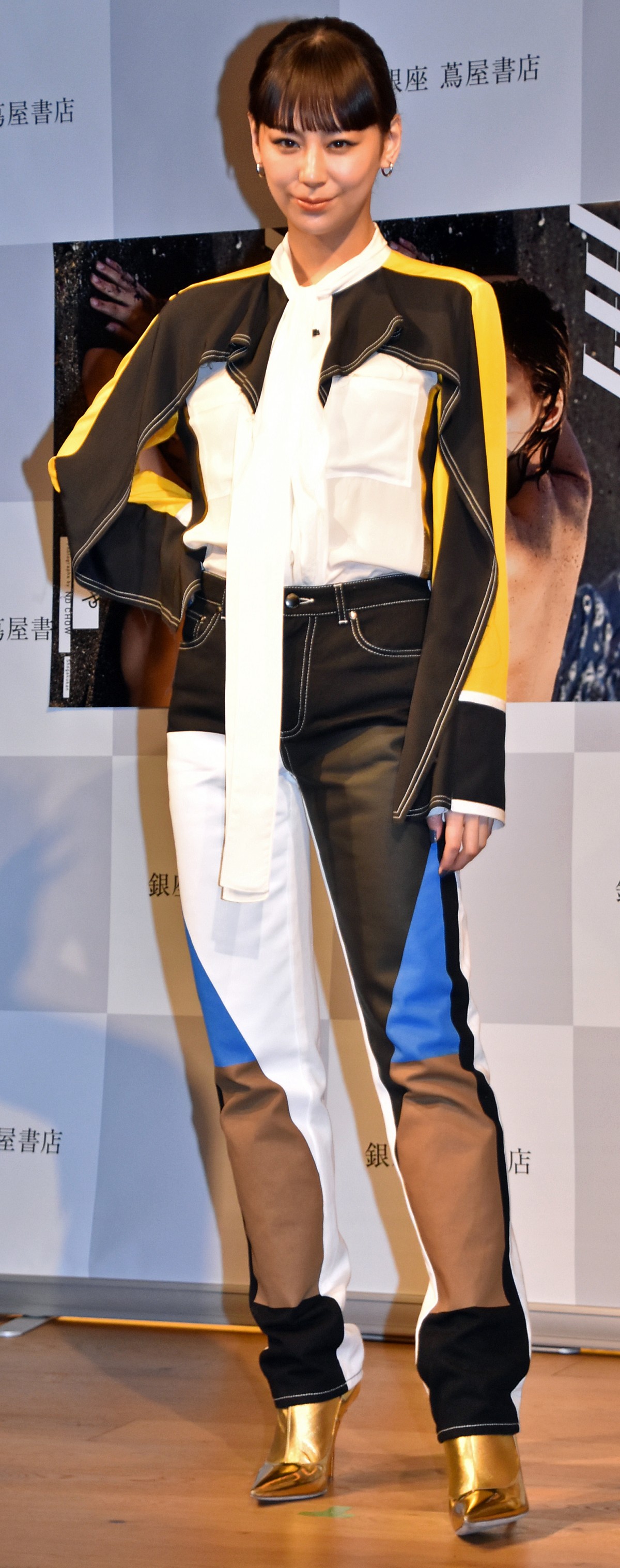 ʐ^Ww ܂x(w)̔LOs܂ (C)ORICON NewS inc. 