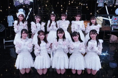 清楚な純白衣装をまとう=LOVE(C)日本テレビ 