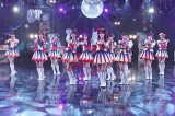 AKB48のオリジナル衣装で「恋するフォーチュンクッキー」をカバーした=LOVE(C)日本テレビ 