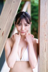 日向坂46河田陽菜、“純白ビキニ”でおちゃめなポーズ披露 話題の写真集から先行カット解禁 | ORICON NEWS