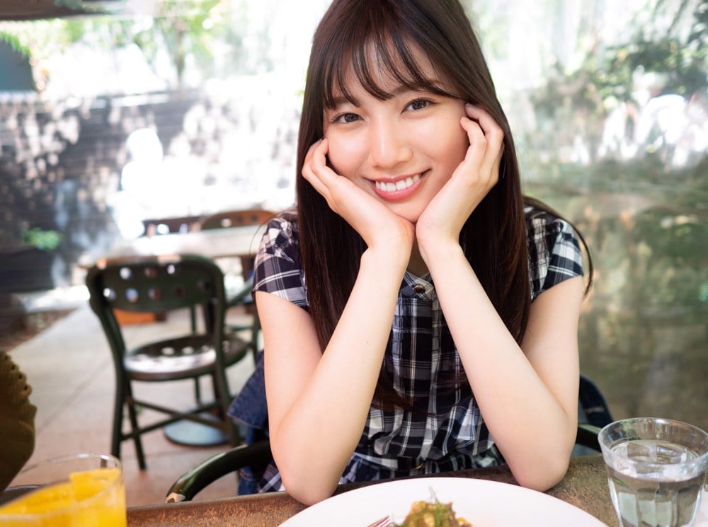 河田陽菜 サイン入り着物写真 2022年 日向坂46河田陽菜“お腹見せ”の