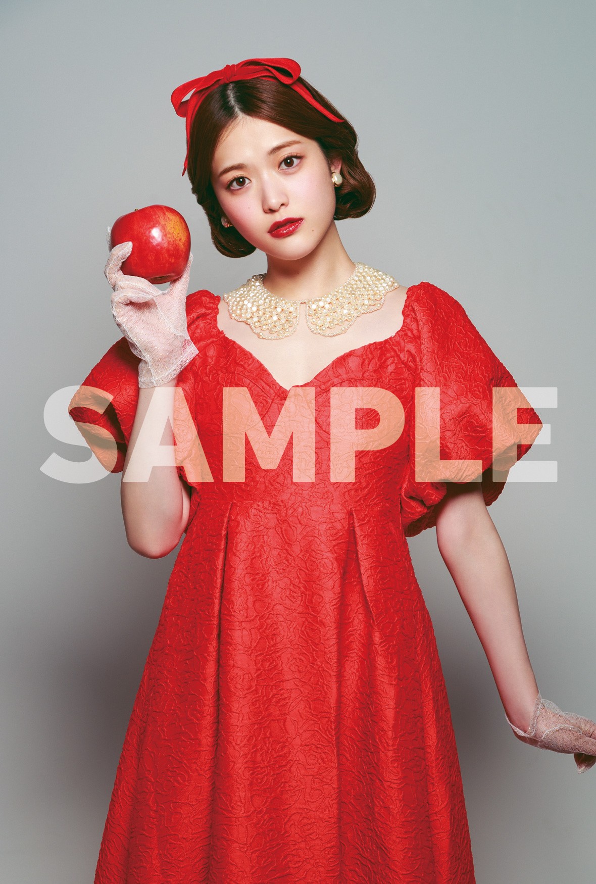 松村沙友理、初ソロカレンダー特典画像が公開 裏面はファンに向けた