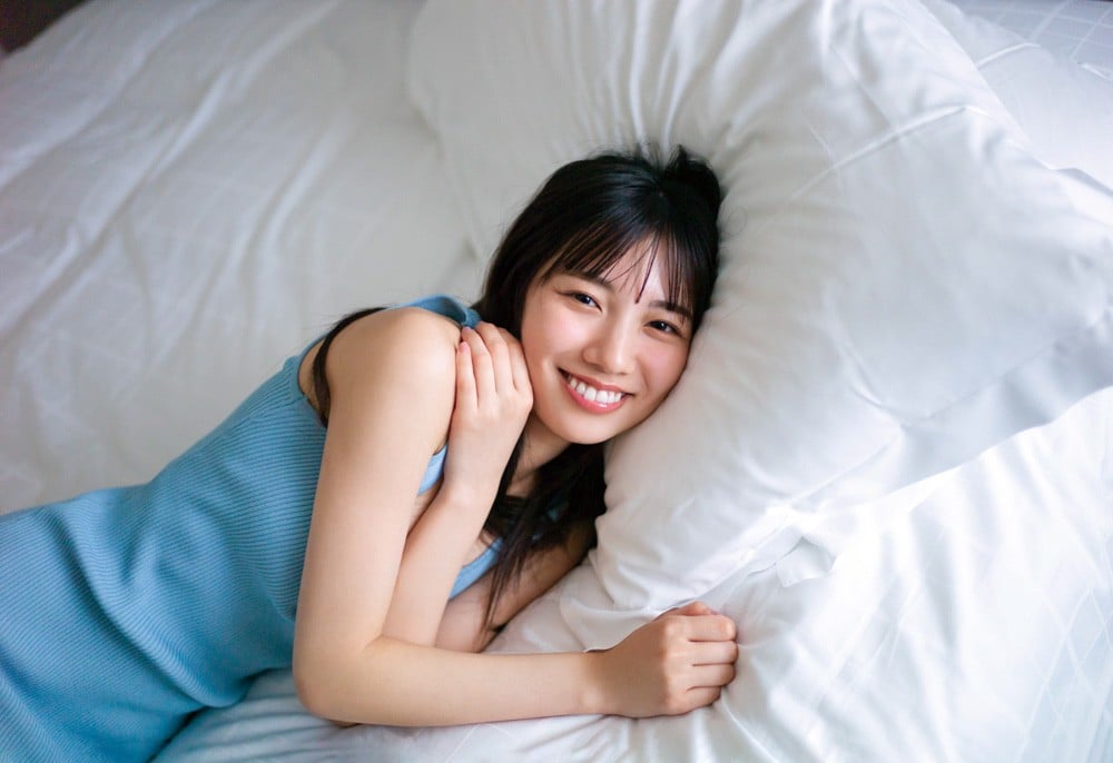 日向坂46河田陽菜、ベッドでくつろぐ“リラックス姿”公開 累計12万部