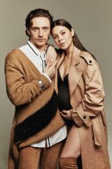 �Z���Q�C�E�|���[�j���A�p�[�g�i�[�̑��q�D�P�𔭕\ 