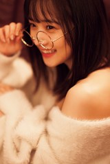 稲場愛香(Juice=Juice) 全身タペストリー 写真集『愛香』 Juice=Juice・稲場愛香の1年ぶりとなる写真集が写真集売上1位に