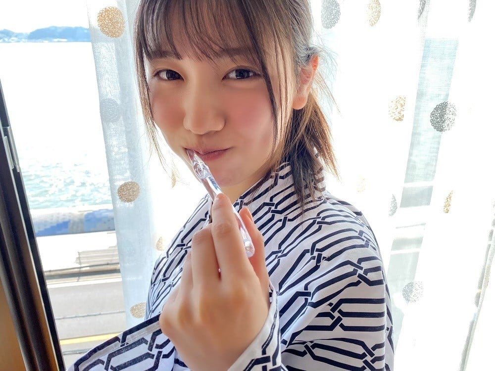 日向坂46河田陽菜、浴衣姿で“彼女感”あふれるハミガキ姿 話題の12万部写真集のオフショット公開 | ORICON NEWS