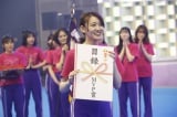 『乃木坂46大運動会2022』でMVPの目録を手にする松尾美佑=『乃木坂46時間TV』2日目 