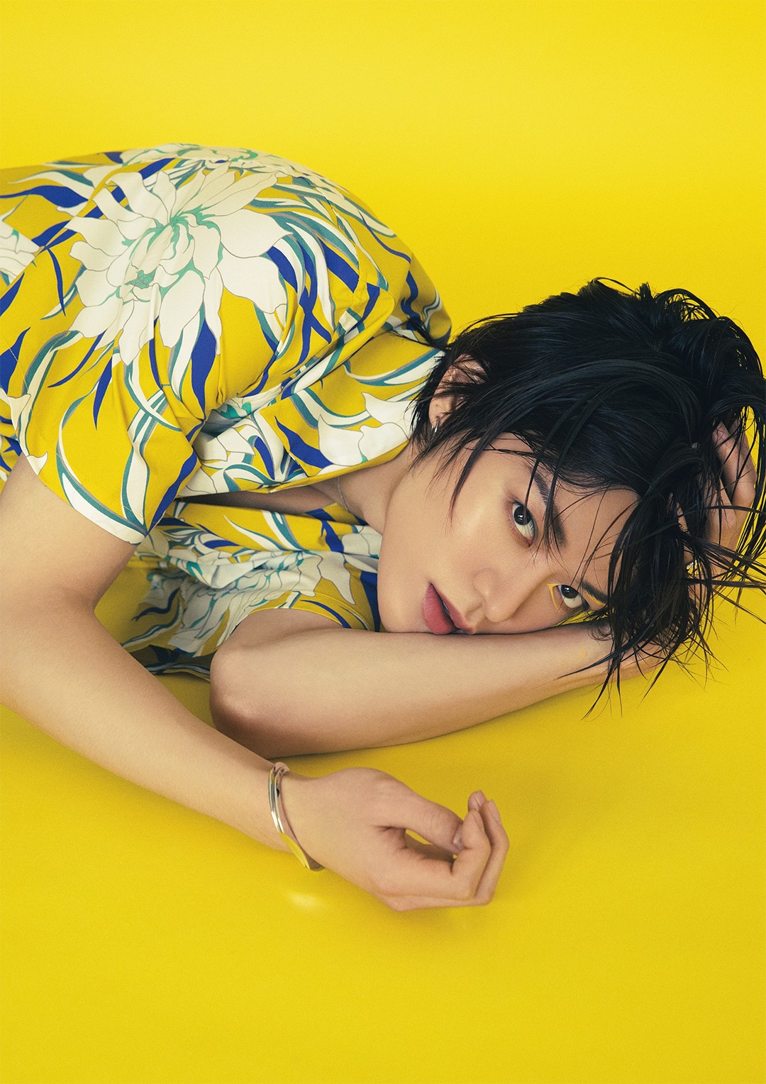 NCT 127・YUTA、クール＆キュートな眼鏡ショット披露 別冊付録