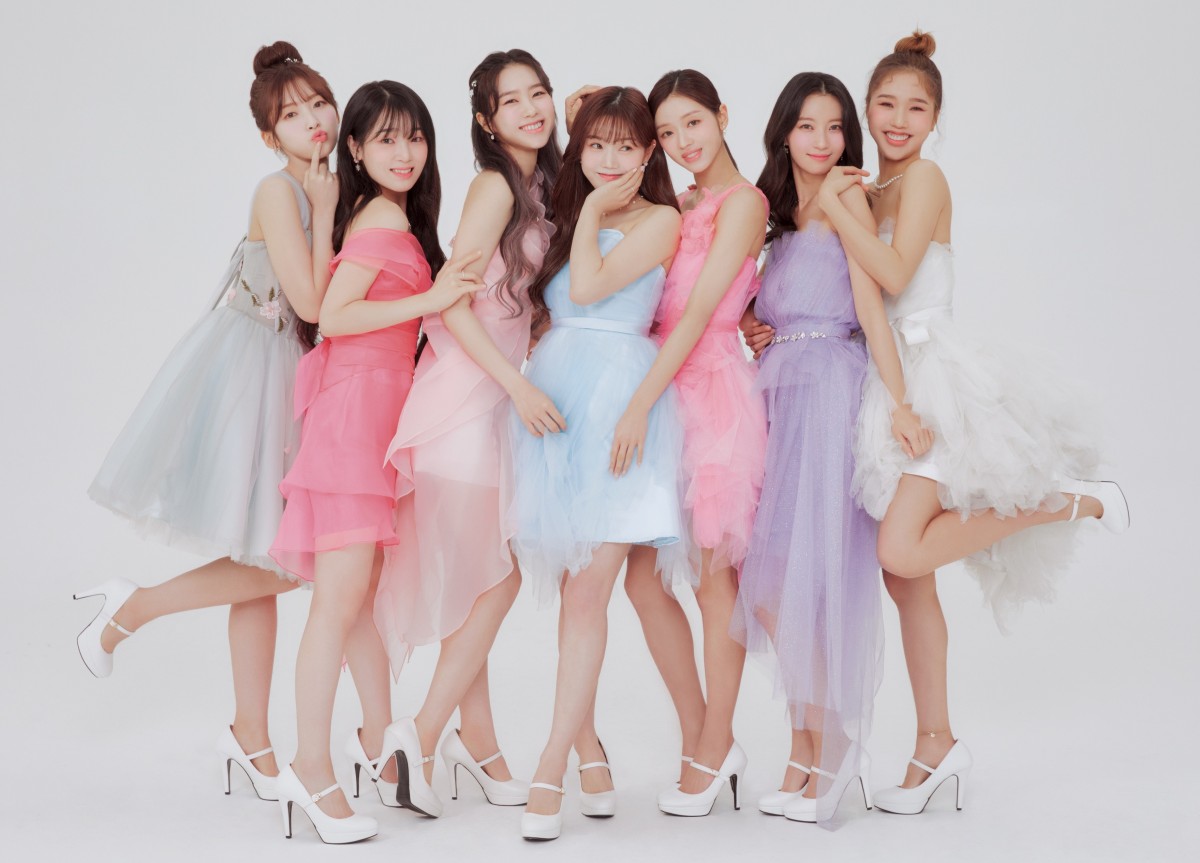 OH MY GIRL、完全版ベスト収録曲＆特典会詳細公開 7人が寄り添う美脚ショットも | ORICON NEWS