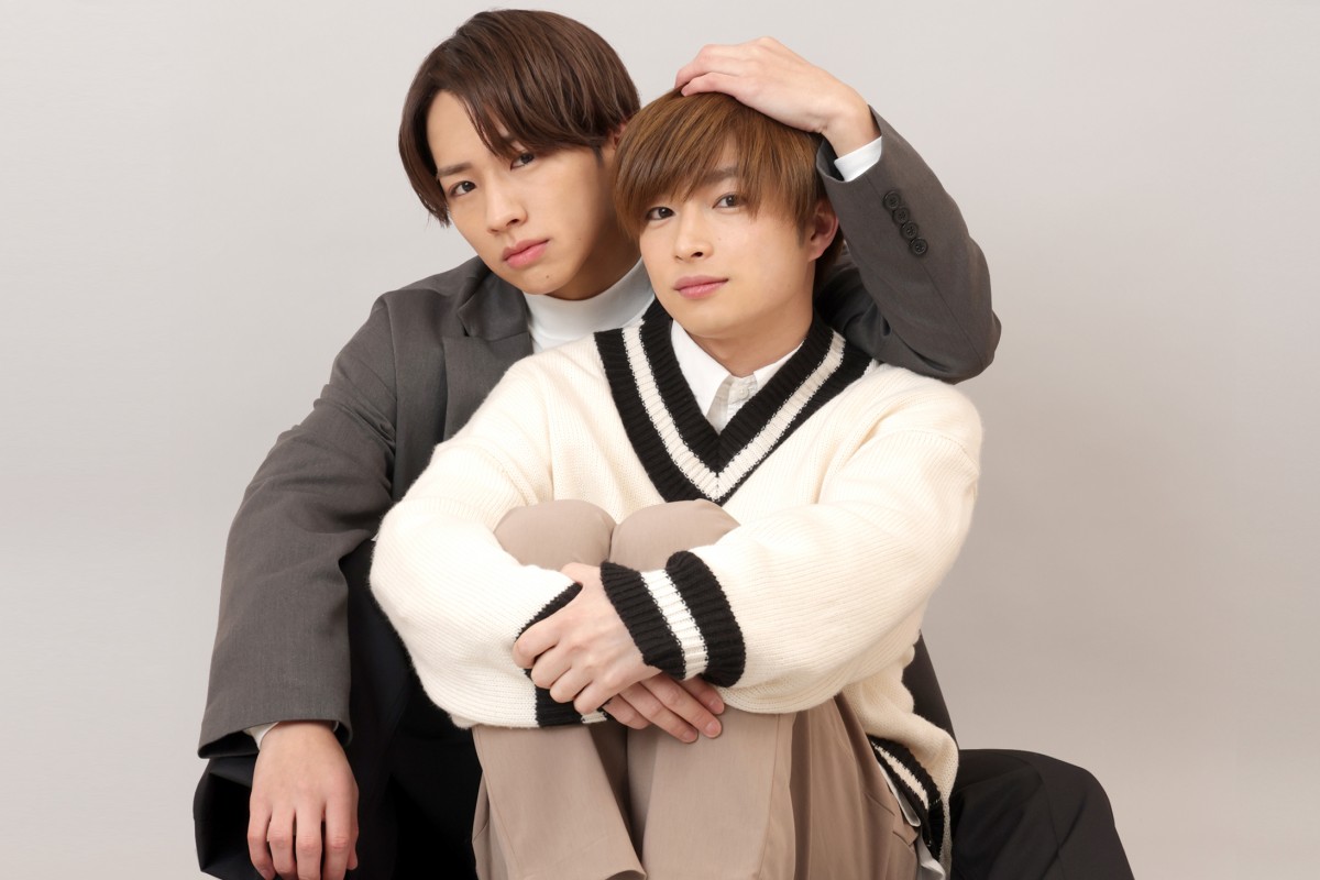 曽田陵介と佐藤友祐の2ショット。 (c)「不幸くんはキスするしか