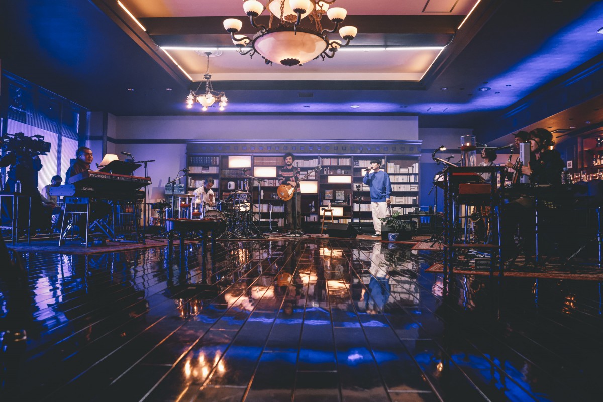 星野源、ライブ初披露曲＆レア曲連発 会員限定配信イベントが“開宴”40