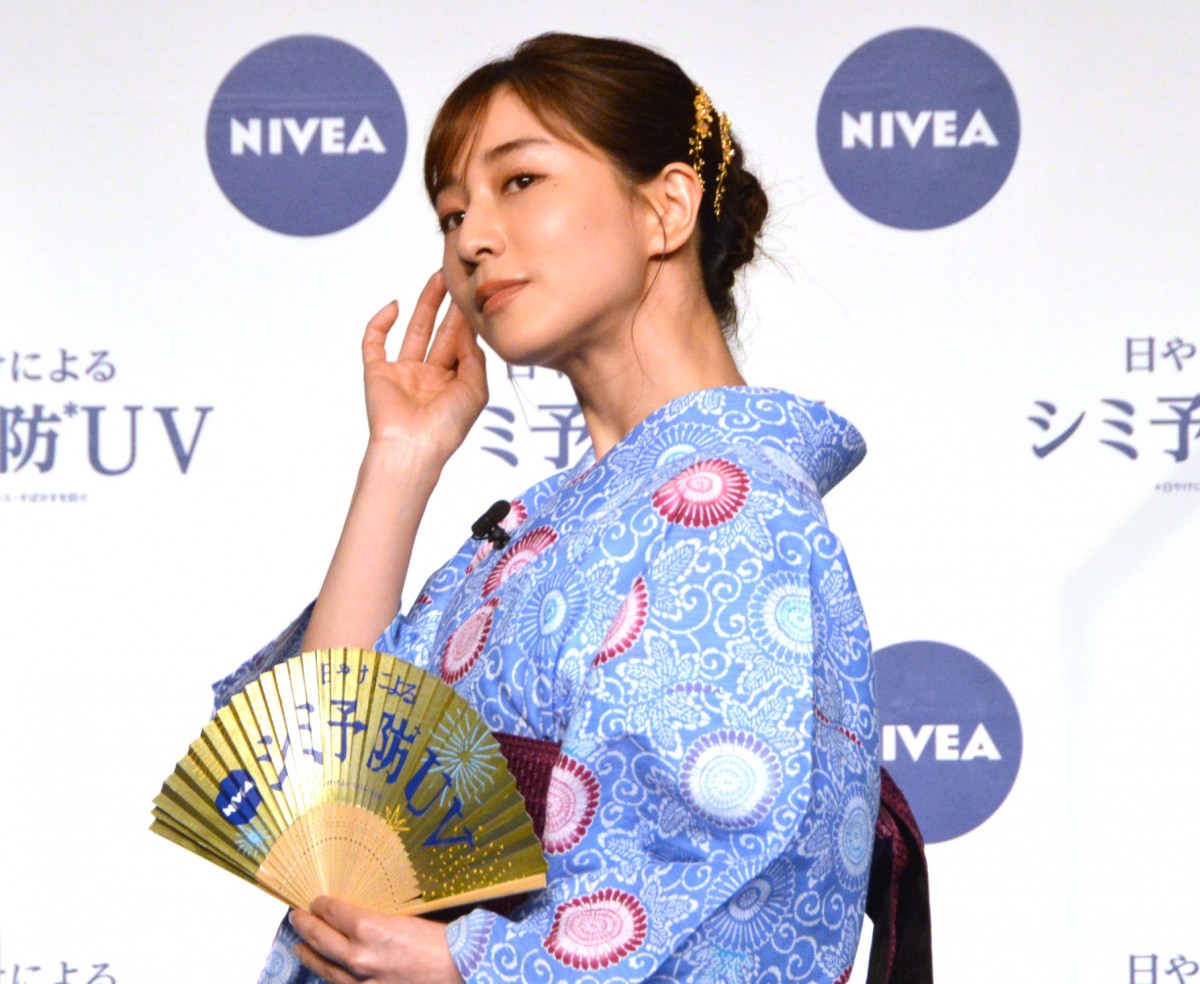 田中みな実、浴衣姿で艷やかうなじアピール 色気あふれる“胸鎖乳