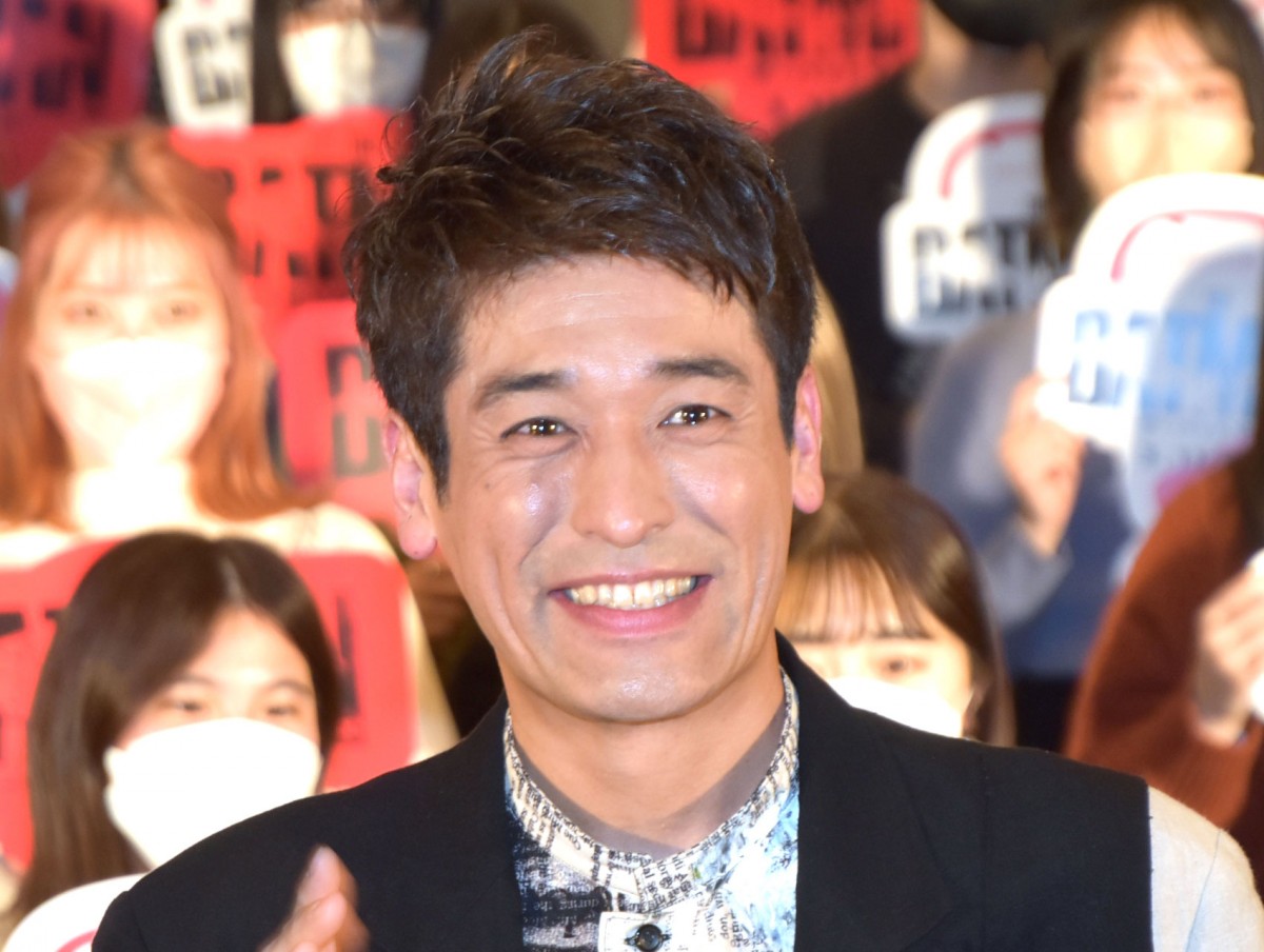 佐藤隆太、デビュー2年目“IWGP”時代の写真公開「幼い」 ニューヨーク嶋佐は“山P”ショット | ORICON NEWS