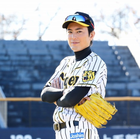 �w��Ղ̃o�b�N�z�[���x�ɏo������ԋ{�ˑ��N�iC�jABC�e���r 