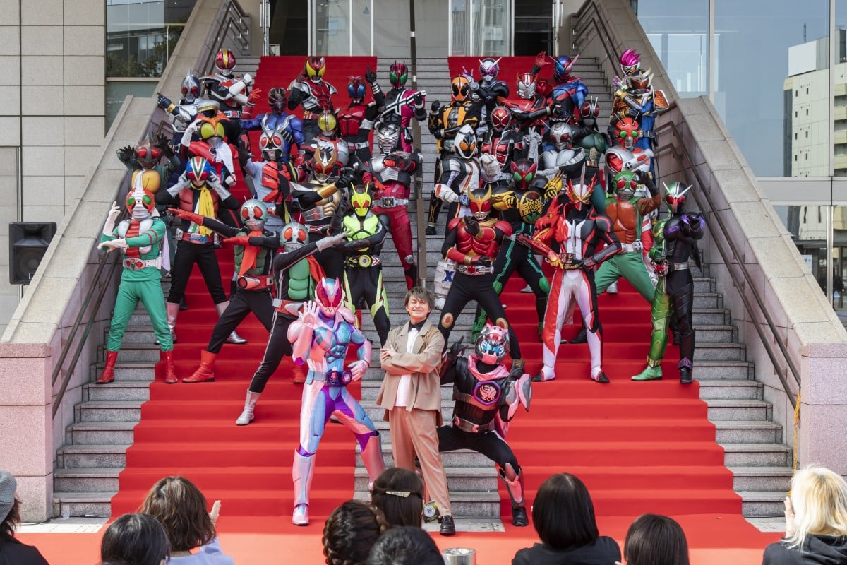 昭和・平成・令和の仮面ライダー35人が名古屋に集結 『鎧武』バロン・小林豊は変身ポーズ披露 | ORICON NEWS