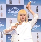 �r�c�G���C�U�g���h�E�B�b�O�ŃC���p�N�g��X�^�C�� �n���h�_���X��I�ŏƂ�΂� 